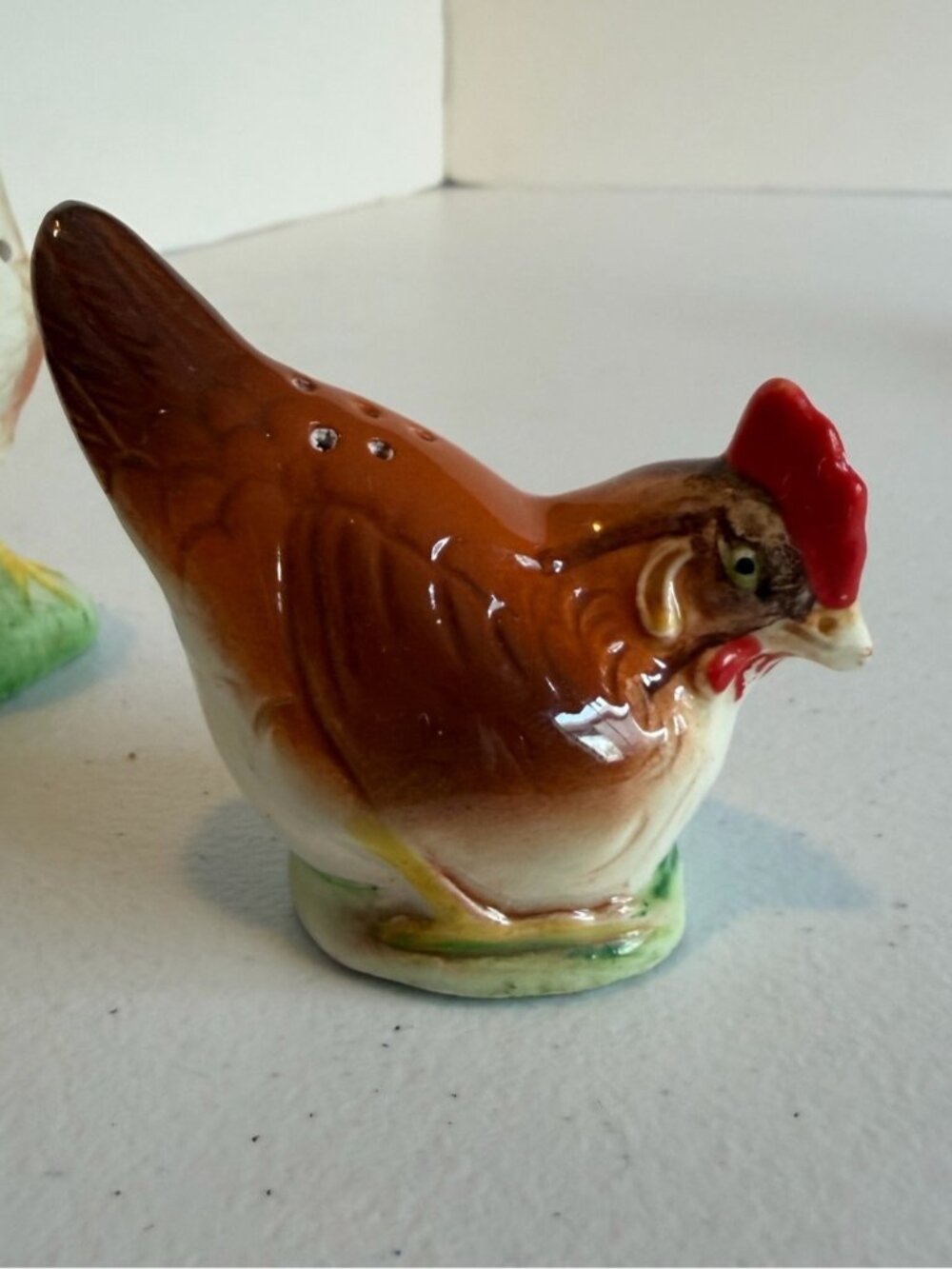 Vintage Rooster Chicken Hen Salt and Pepper shakers Kitsch kitchen Farmhouse 60s - Picture 3 of 6